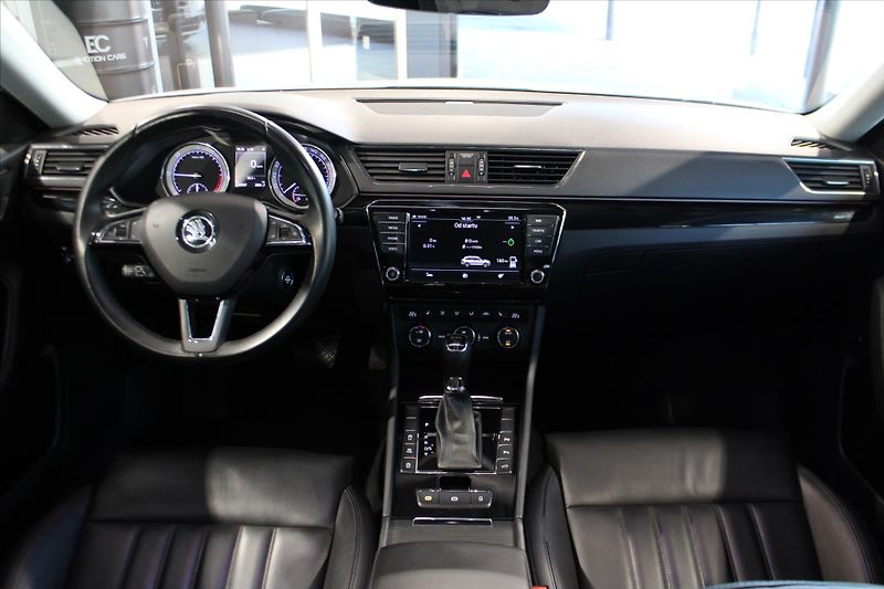 Škoda Superb TDi DSG 4x4 L&K ACC/Canton - fotka 14 z 31
