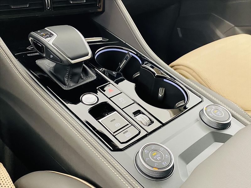 Volkswagen Touareg 3,0 Elegance nez. topení - fotka 16 z 26