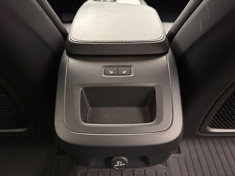 Volvo V90 CC D4 AWD MOMENTUM PRO  - fotka 29 z 47