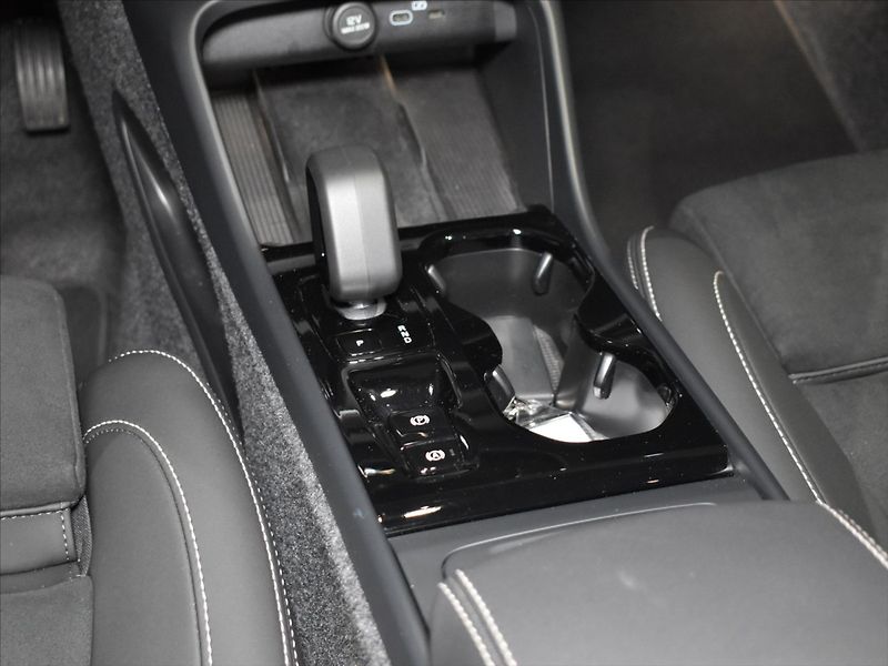 Volvo XC40 2,0 B4 Ultra Panorama,BLIS - fotka 14 z 21