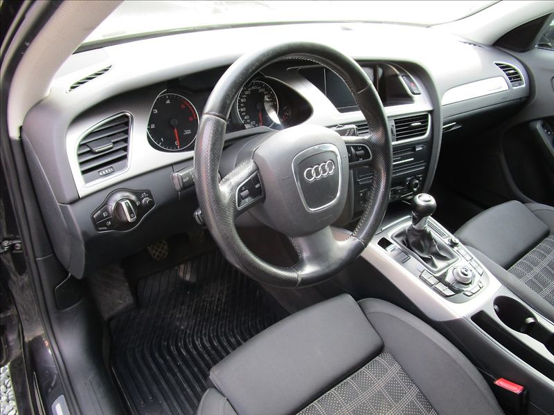 Audi A4 Avant 3.0TDi V6 Quattro, Bi-xe - fotka 12 z 41