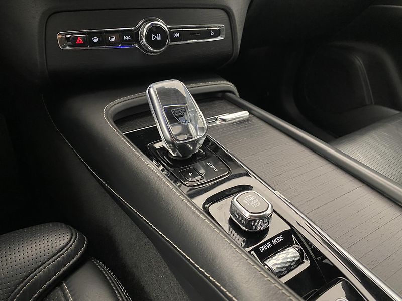 Volvo XC90 B5 AWD INSCRIPTION 7Míst - fotka 47 z 55