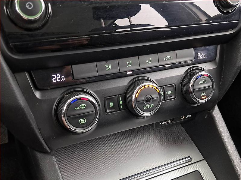 Škoda Octavia (2014) 1.6 TDI, Navi, Tempomat - fotka 16 z 16