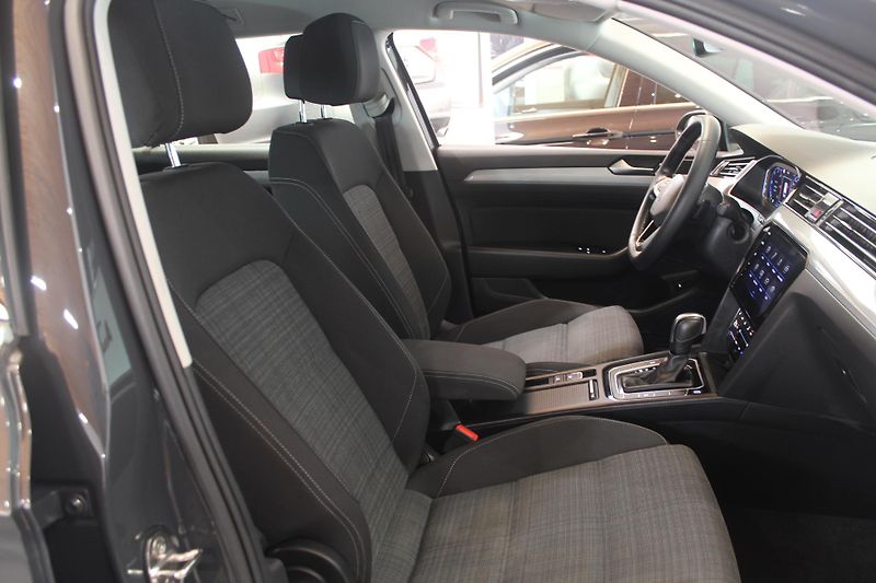 Volkswagen Passat (2020) 2.0TDI DSG Navi Tažné Display - fotka 10 z 25