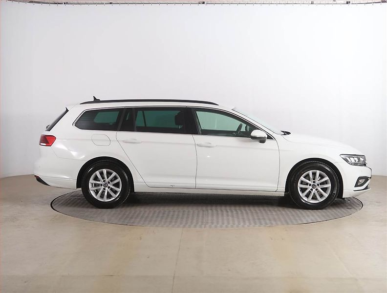 Volkswagen Passat (2021) Business 2.0 TDI, Automat - fotka 6 z 22
