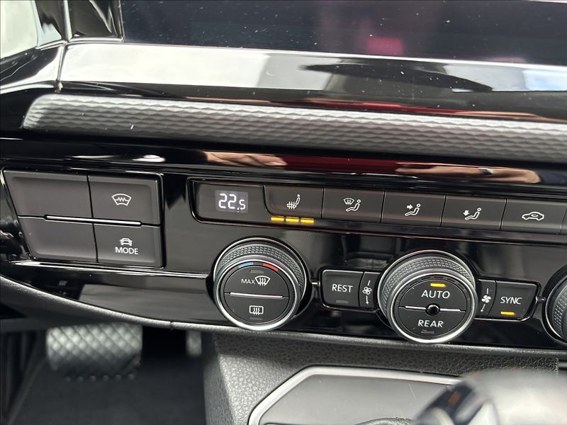 Volkswagen Multivan 2,0 TDi Highline Long DSG - fotka 18 z 23