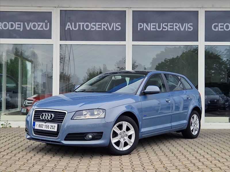 Audi A3 1,6 MPI SPORTBACK AUTOAC PANO - fotka 1 z 32