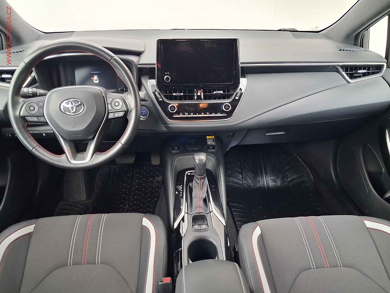 Toyota Corolla (2023) 1.8 Hybrid, 1.maj,ČR, AT - fotka 8 z 18