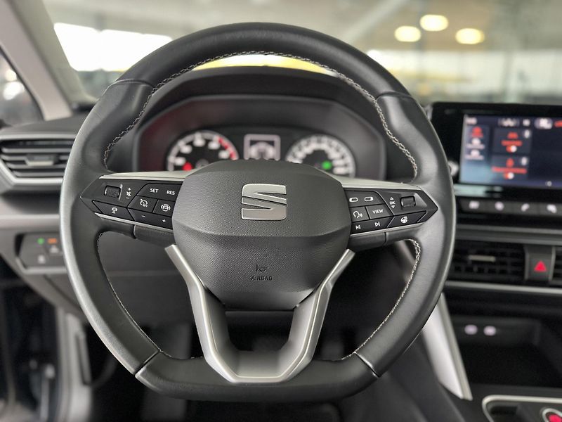 Seat Leon 1,0eTSI DSG*STYLE*Kamera*DPH - fotka 10 z 34