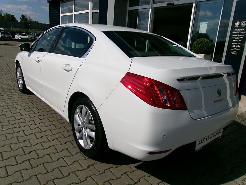 Peugeot 508 2.0 HDI sedan - fotka 7 z 17
