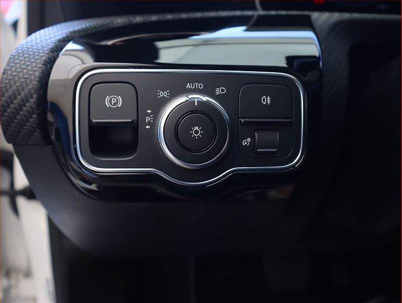 Mercedes-Benz Třídy A (2019) A 180 d, Automat, Kůže, Navi - fotka 23 z 27