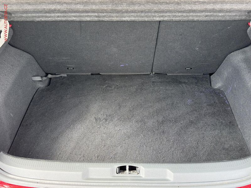 Peugeot 207 (2010) 1.4i, ČR, AC - fotka 7 z 14