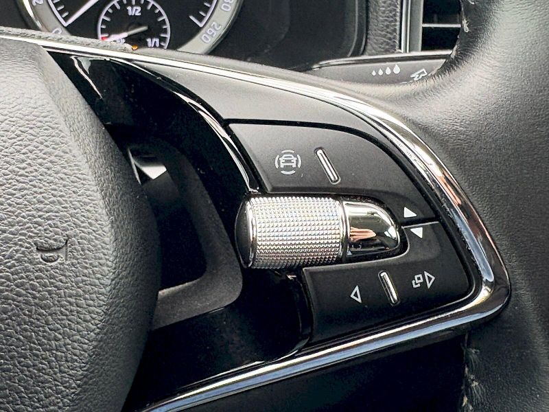 Škoda Karoq (2022) 1.5 TSI / 110 kW / AMBITION - fotka 29 z 30