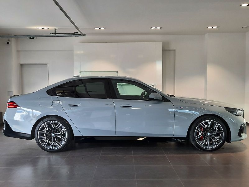 BMW Řada 5 (2025) 540d xDrive Sedan M Sport - fotka 7 z 17