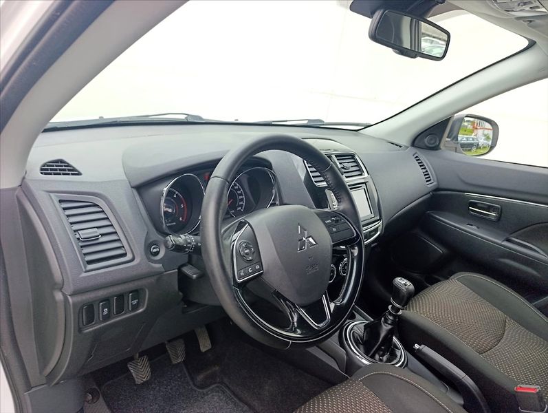 Mitsubishi ASX 1,6 DI-D 4x4 Kamera Navigace - fotka 13 z 37