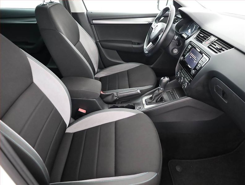 Škoda Octavia (2016) 1.6 TDI, Automat, Navi, Xenony - fotka 7 z 19