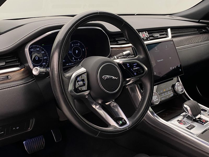 Jaguar XF D200 R-DYNAMIC AWD REZERVACE - fotka 18 z 48