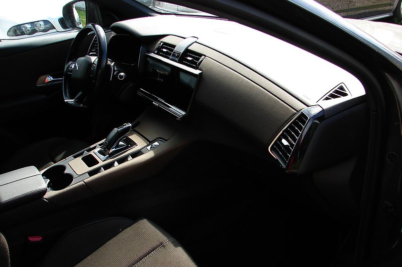 DS Automobiles DS7 Crossback 2.0 BlueHDi 176PS 8-AT KLIMA - fotka 10 z 43