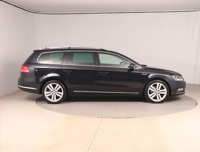 Volkswagen Passat (2012) Highline 2.0 TDI, Navi - fotka 6 z 16