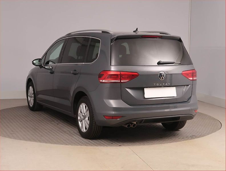 Volkswagen Touran (2023) 2.0 TDI - fotka 4 z 16