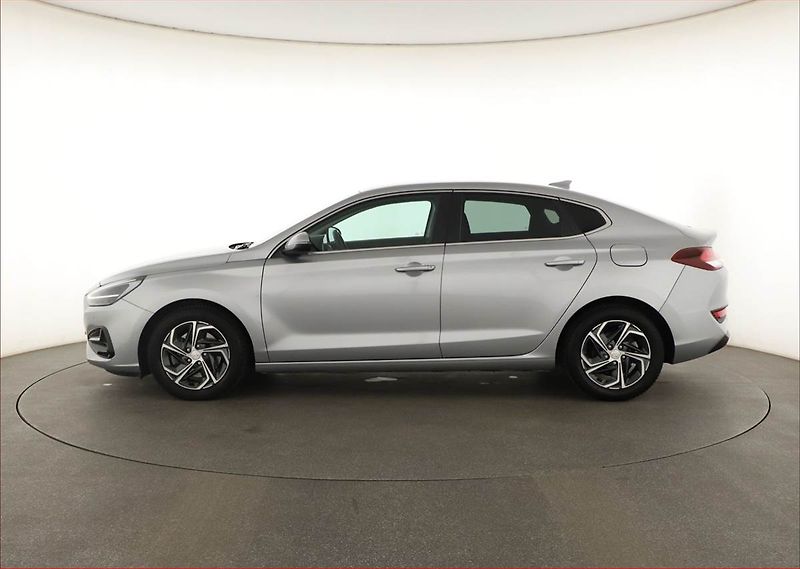 Hyundai i30 (2024) Family Smart 1.0 T-GDI - fotka 3 z 21
