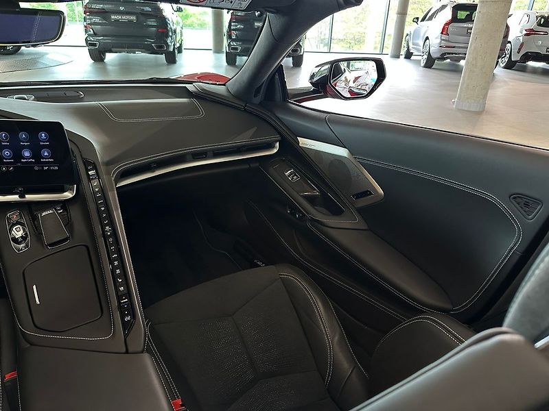 Chevrolet Corvette C8 3LT Convertible Z51, Lift - fotka 41 z 41