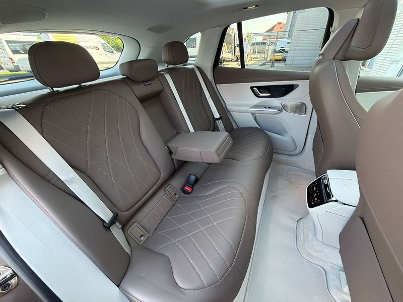 Mercedes-Benz EQE 500 AMG 4MATIC SUV - fotka 28 z 39