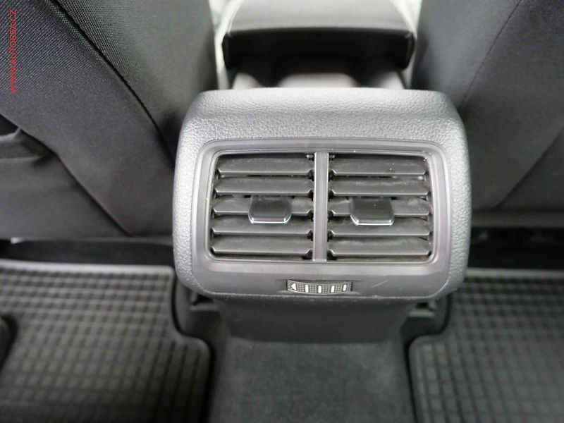 Volkswagen Golf (2017) 1.6TDi, ČR, Comfortline - fotka 19 z 21