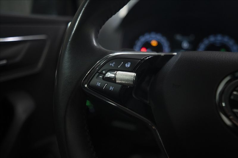 Škoda Karoq 2,0 TDI DSG KEYLESS VÝHŘEV ČR - fotka 24 z 38