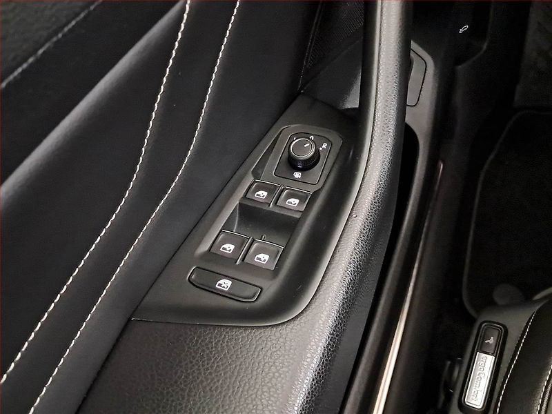 Volkswagen Passat (2020) 1.5 TSI, Automat, Kůže, Navi - fotka 16 z 18