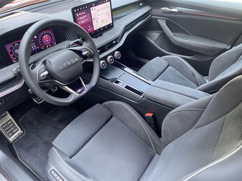 Škoda Superb (2025) Combi 2.0 TDI 4x4 DSG Sportlin - fotka 8 z 40