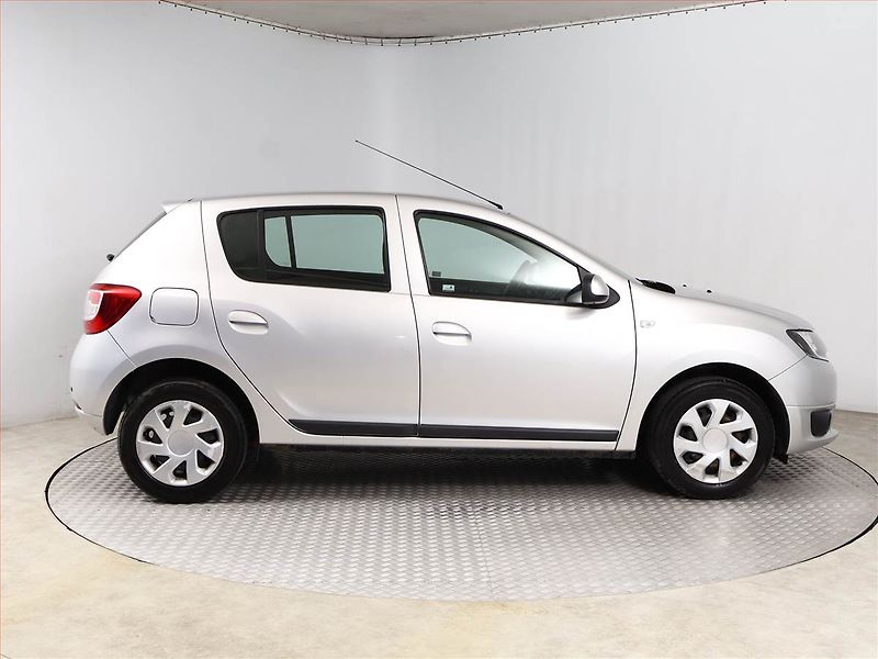 Dacia Sandero (2015) 1.2 16V, Park. senzory - fotka 6 z 10