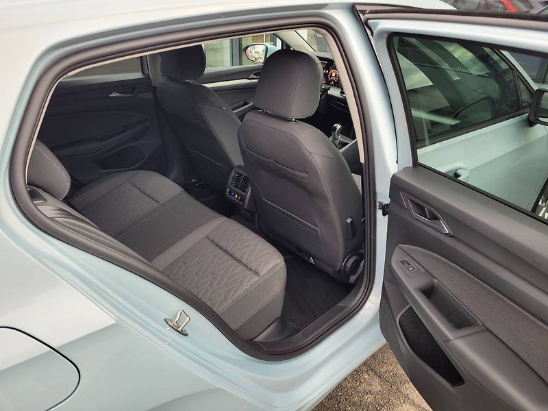 Volkswagen Golf (2025) 1.5 TSI People - fotka 49 z 54