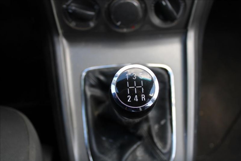 Opel Antara 2,0 CDTi  4 x 4, TAŽNÉ - fotka 17 z 23