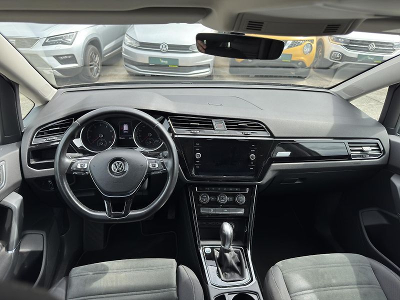 Volkswagen Touran - fotka 6 z 7