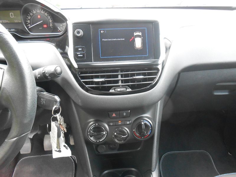 Peugeot 208 NAVIGACE,CHROM,LED!! - fotka 30 z 42