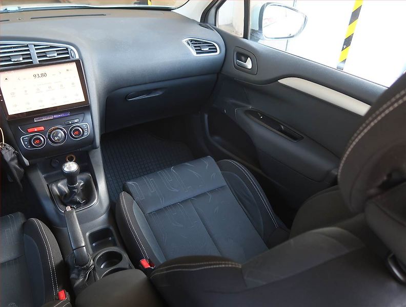 Citroën C4 (2012) 1.6 HDi, Navi, Tempomat - fotka 8 z 16