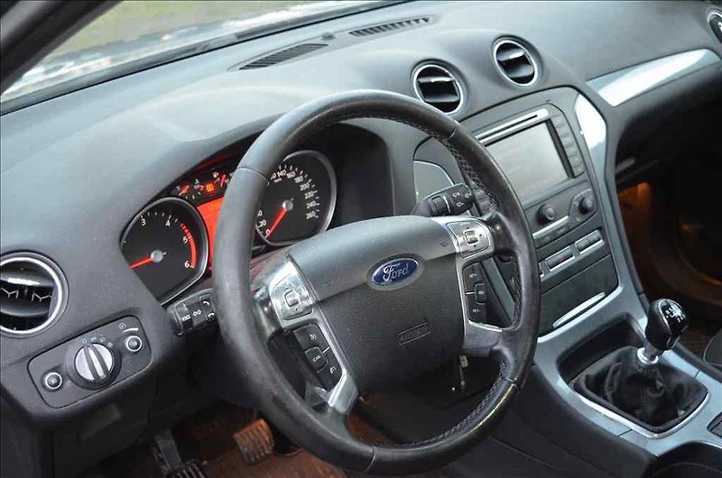 Ford Mondeo (2010) 2,0 TDCI - fotka 14 z 22