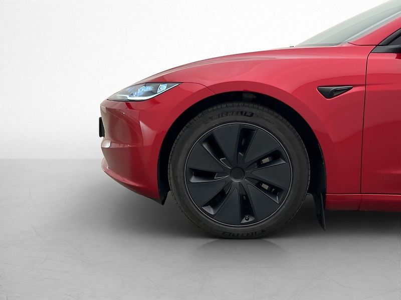 Tesla Model 3 Long Range AWD Highland - fotka 9 z 35