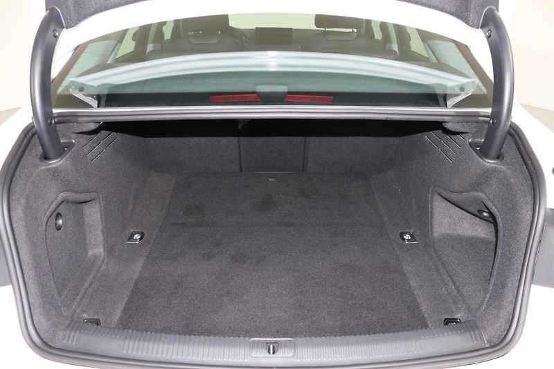 Audi A4 Limuzína 35 TFSI 110 kW - fotka 15 z 25
