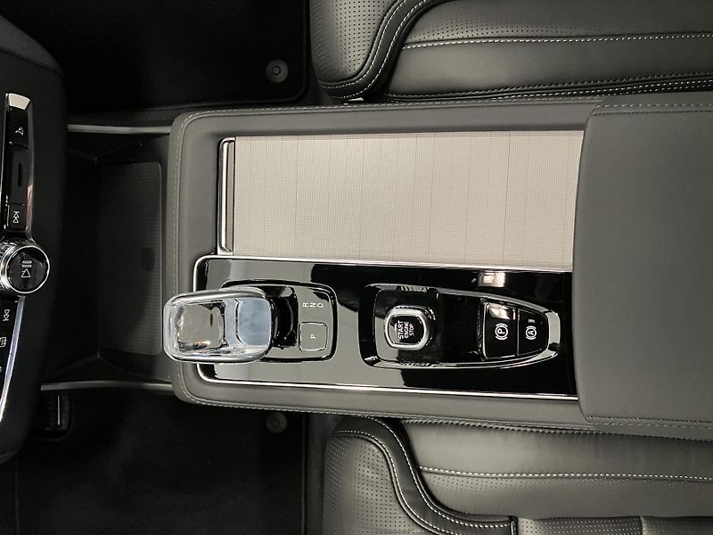 Volvo XC90 T8 eAWD Ultra BE - REZERVACE - fotka 22 z 43