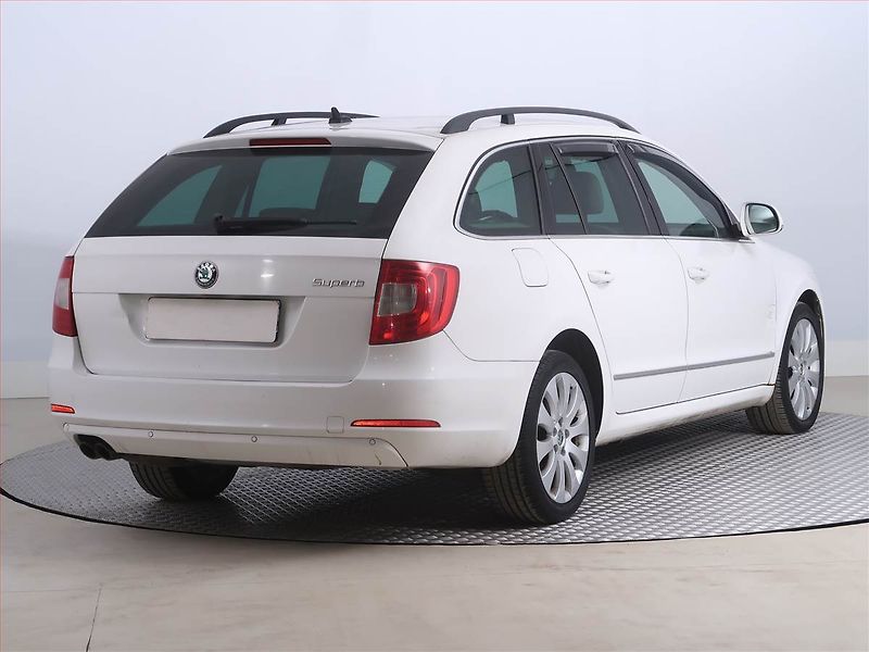 Škoda Superb (2012) Elegance 2.0 TDI, Navi, Xenony - fotka 5 z 21