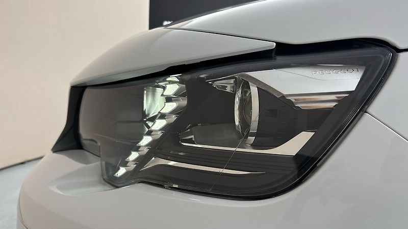 Peugeot Rifter 50 kWh AUT GT Long - fotka 18 z 25