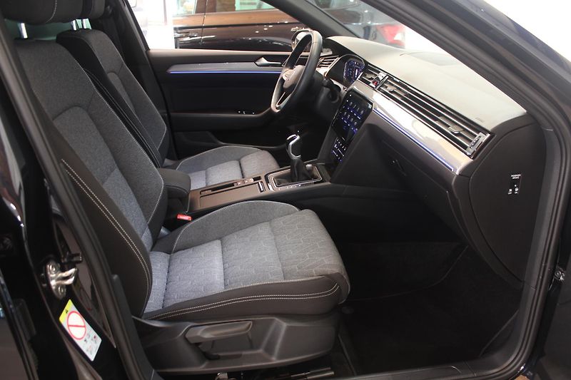 Volkswagen Passat (2023) 2.0TDI R-Line Paket Nez.Topení - fotka 24 z 41