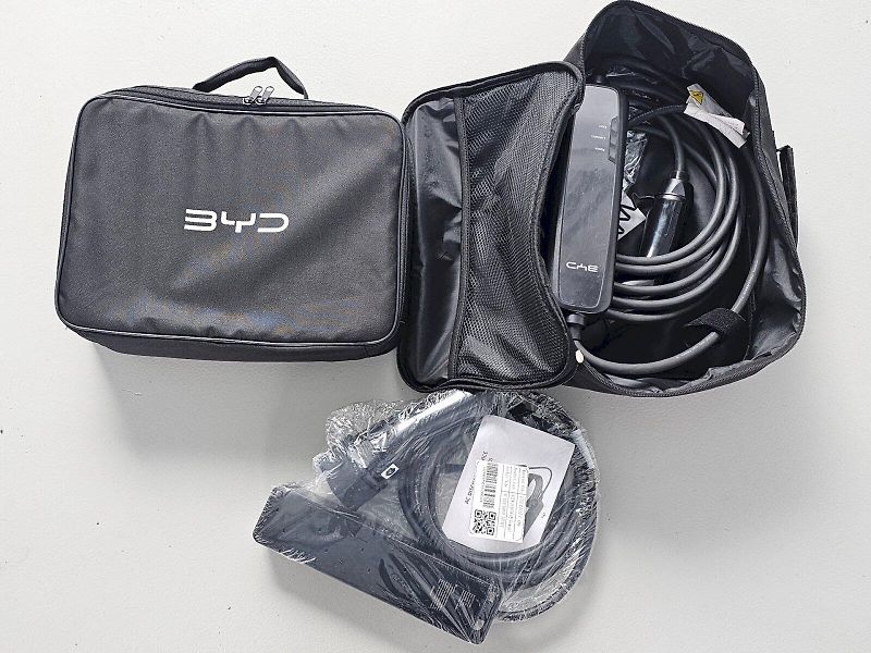 BYD Seal 5 DM-i (2025) 1.5 PHEV 212k DESIGN - fotka 31 z 34