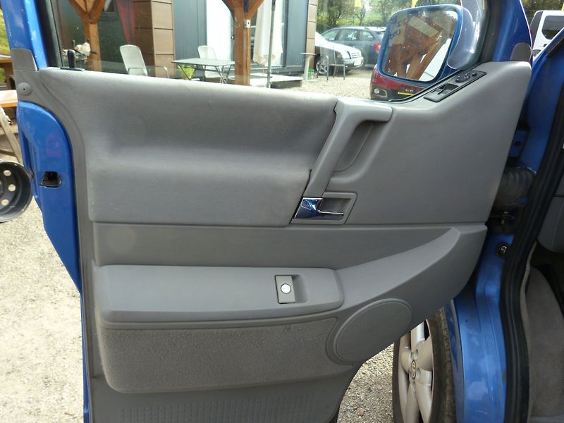 Volkswagen Multivan 2,5 TDI Atlantis - fotka 12 z 36