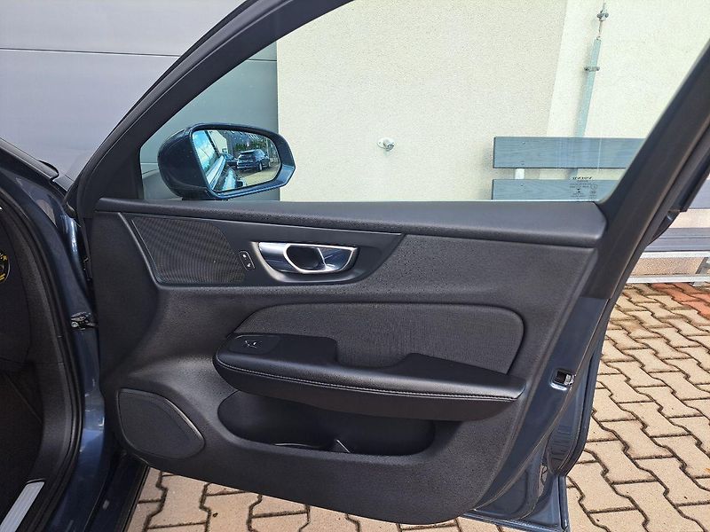 Volvo V60 (2021) 2.0 B4 Momentum, ZÁRUKA - fotka 19 z 36