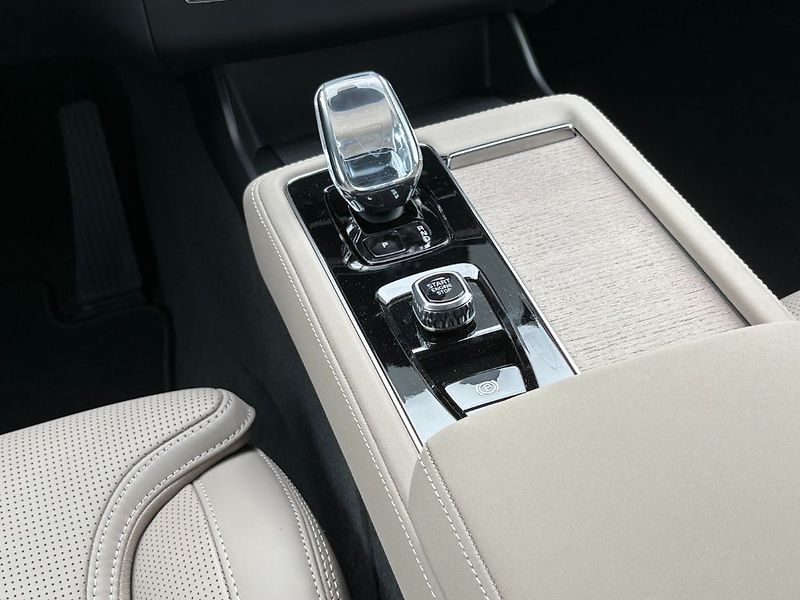 Volvo XC90 Plus Bright T8 299kW - fotka 24 z 26