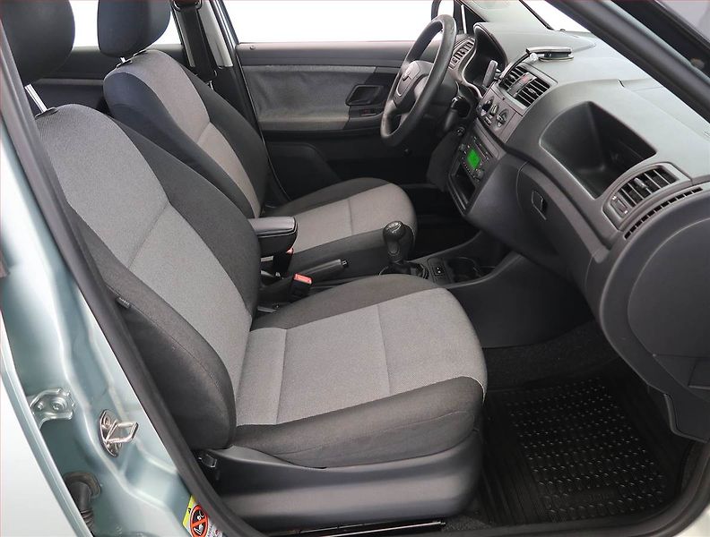 Škoda Fabia (2011) 1.2 TSI, Serv.kniha, po STK - fotka 9 z 15