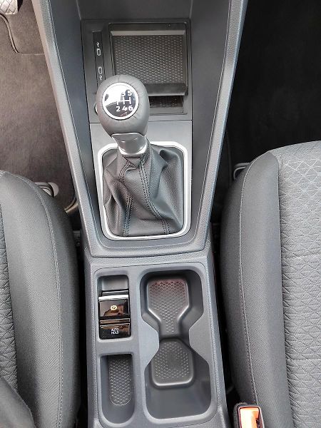 Ford Tourneo Connect 2,0 EcoBlue 90kW/122 koní 6 st - fotka 25 z 28